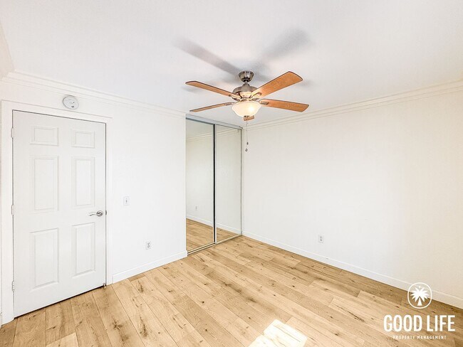 Building Photo - SD: Bright 2BD/2BA Condo in Golden Hill with In-Unit Laundry & Tandem Parking