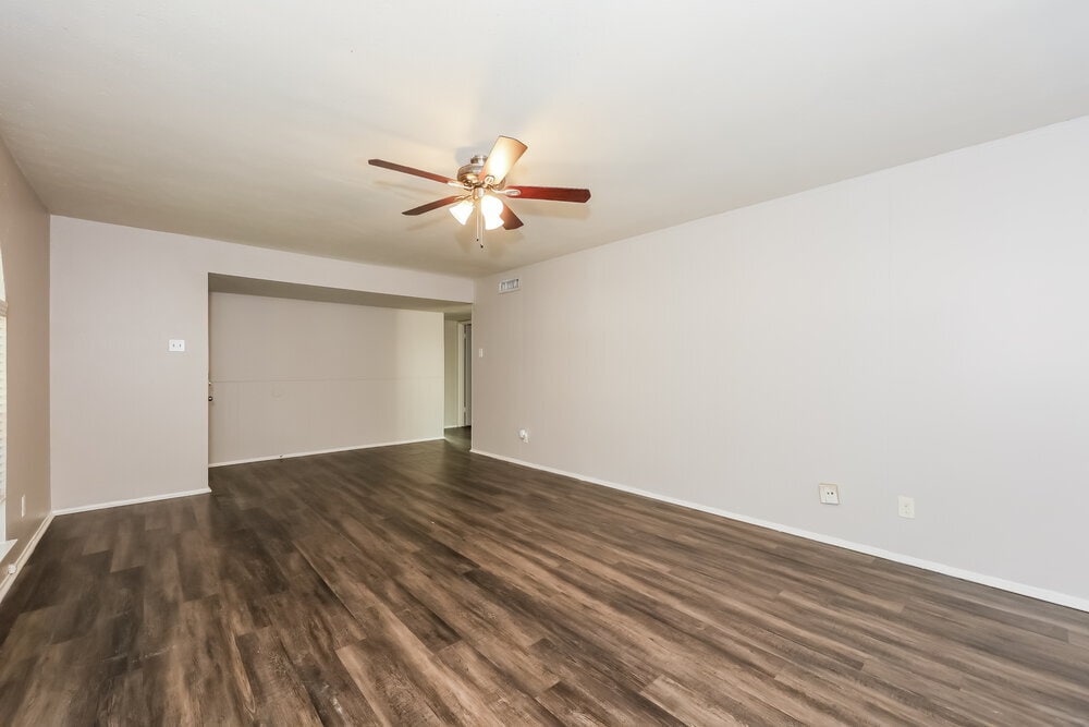 Building Photo - 3214 Greentree Dr