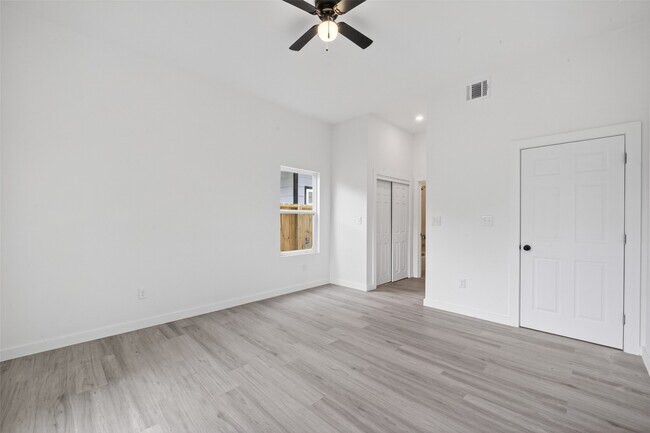 Building Photo - 9007 Hilda St