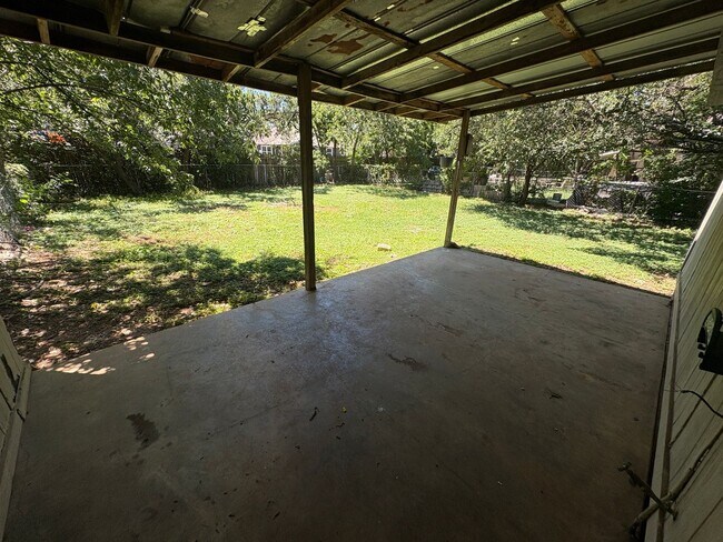 Building Photo - 704 Osage Dr