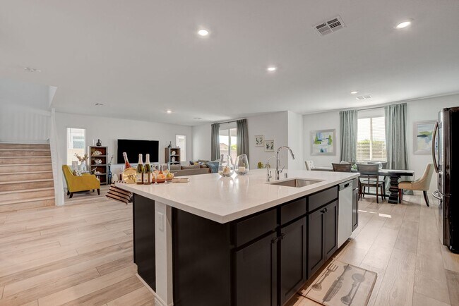 Building Photo - Modern Comfort Meets Stunning Mountain Views