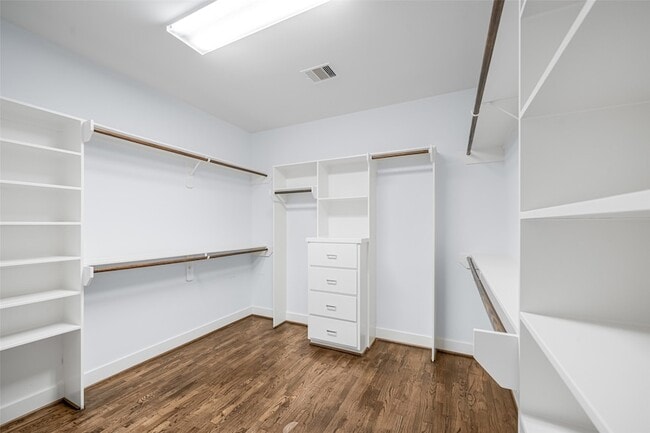 Building Photo - 2324 Camden Dr