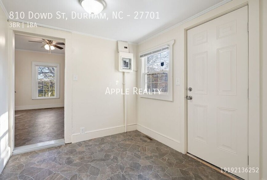 Building Photo - 810 Dowd St