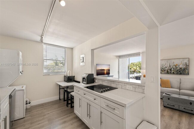 Building Photo - 1250 Alton Rd