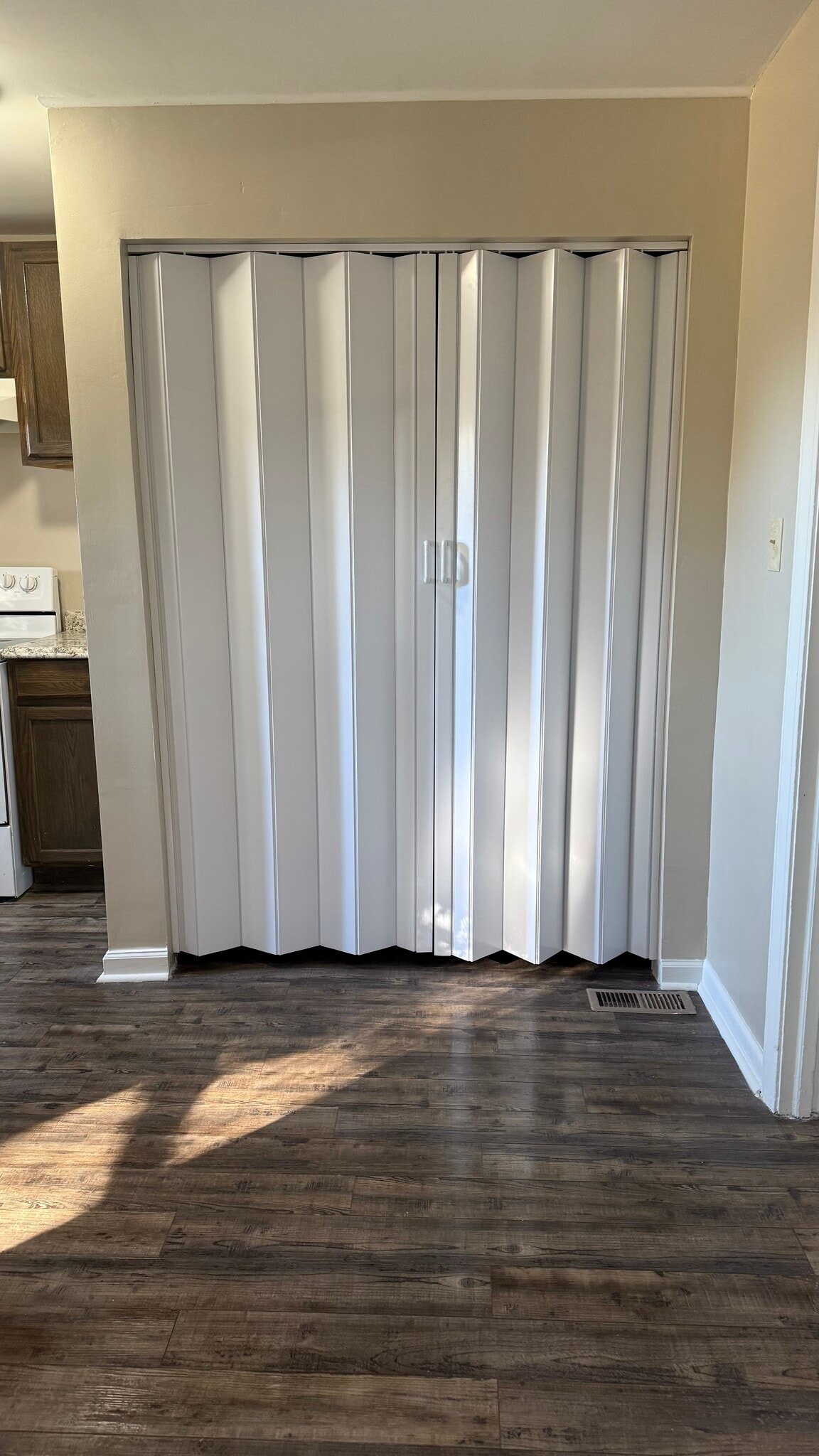 Laundry area folding Door - 255 16th Street Pl SE