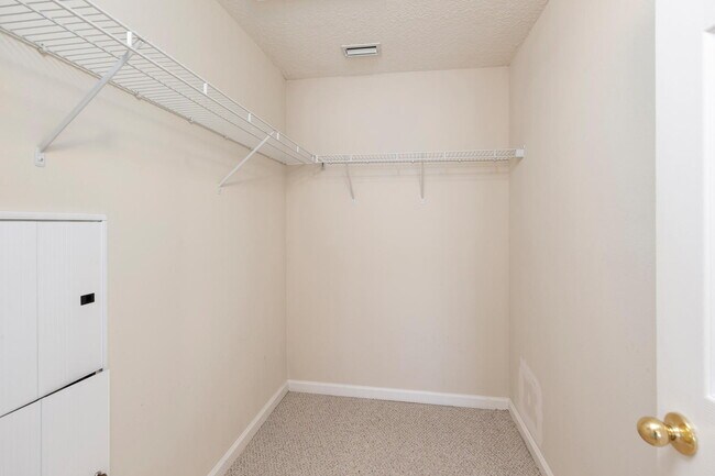 Building Photo - Beautifully Updated & Spacious 3BR/2BA Condo in a Secure Gated Community — Includes Cable, Intern...