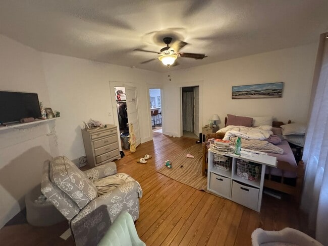 Building Photo - Awesome 3 Bed Close to Campus