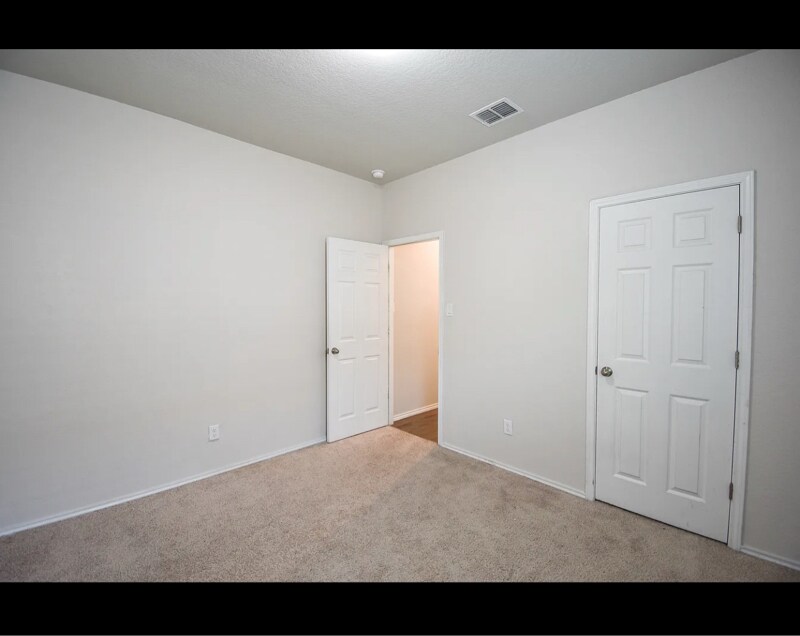 Building Photo - 3443 RedBud Grv