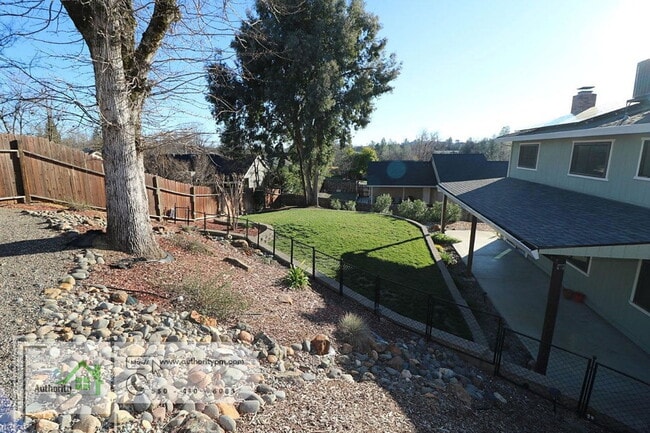 Building Photo - 251 Kamp Way