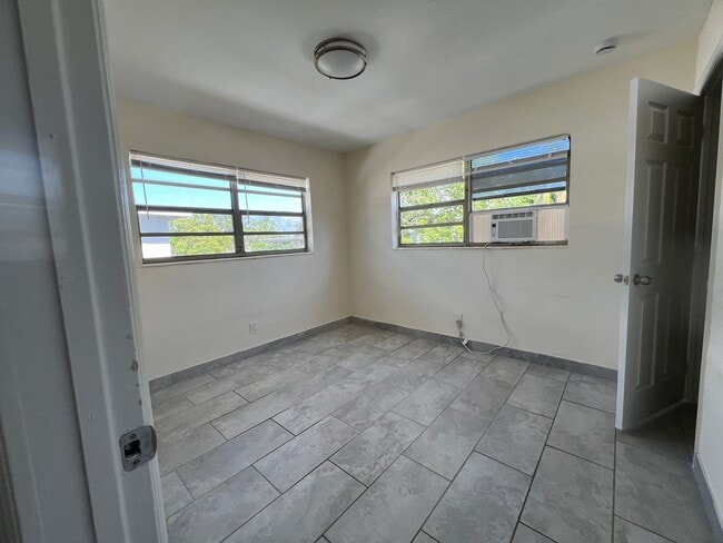 Building Photo - Beautifully updated Two Bedroom PLUS Den/O...