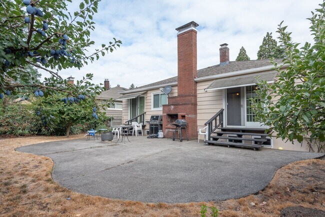 Building Photo - 7222-7224-7224 NE Tillamook St