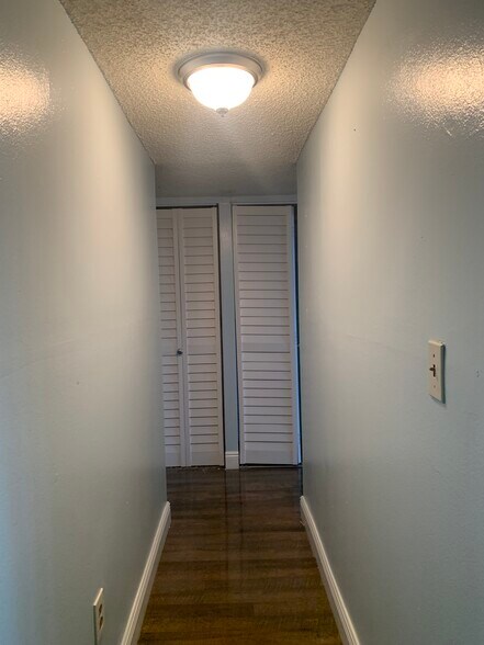 Building Photo - 1810 N Lauderdale Ave