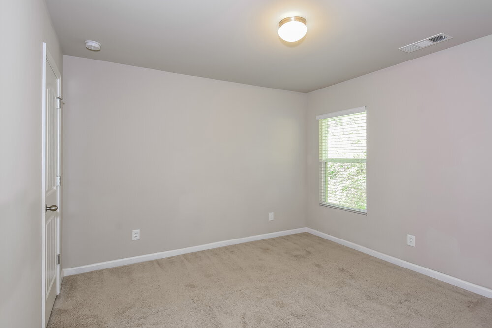Building Photo - 618 Royal Crest Ct