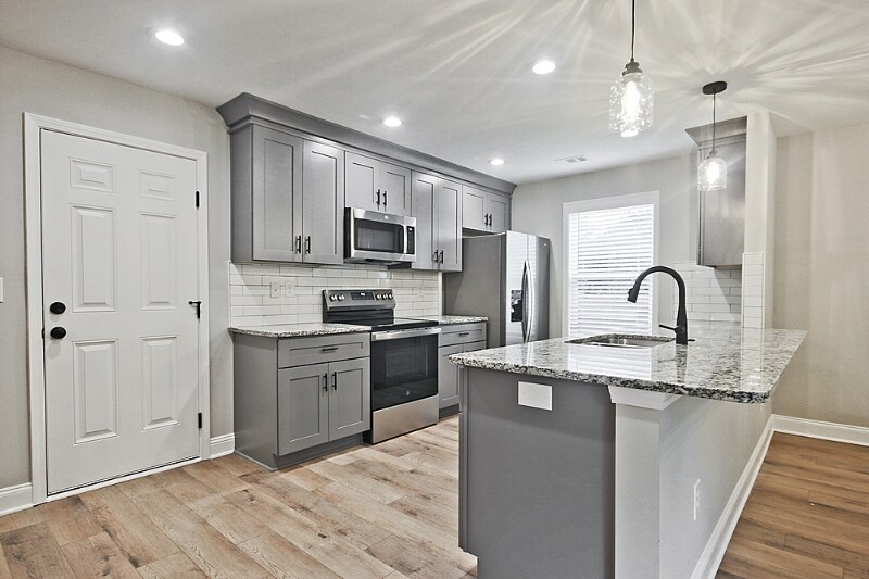 Building Photo - 620 Walnut Woods Dr