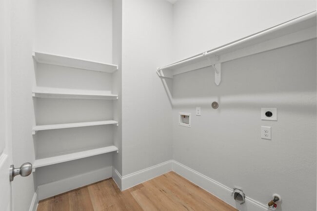 Building Photo - 3532 White Oak Point Dr