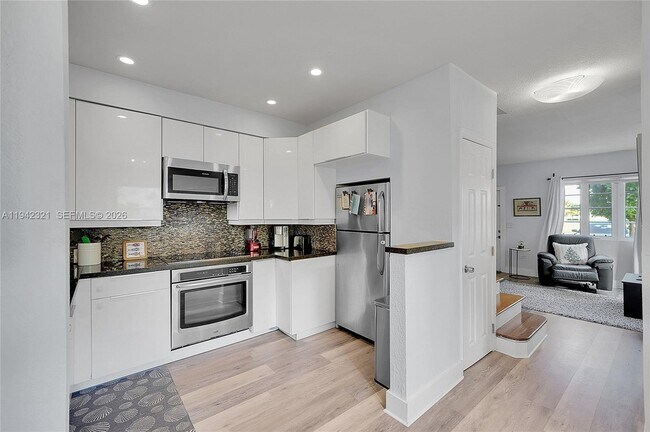 Building Photo - 618 86th St