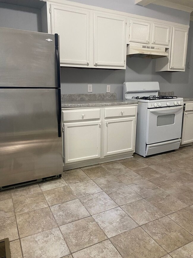 Building Photo - Beautifully Updated 3-Bedroom, 2-Bath Home – Comfort & Convenience Await!