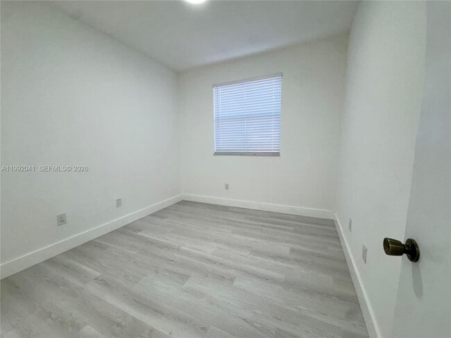 Building Photo - 4911 Spinnaker Dr