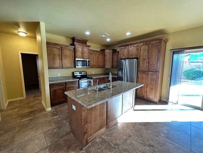 Building Photo - Beautiful Southwestern-Style Home in El Rancho Encantado