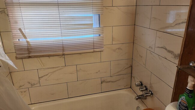 Building Photo - 2291 Green Rd