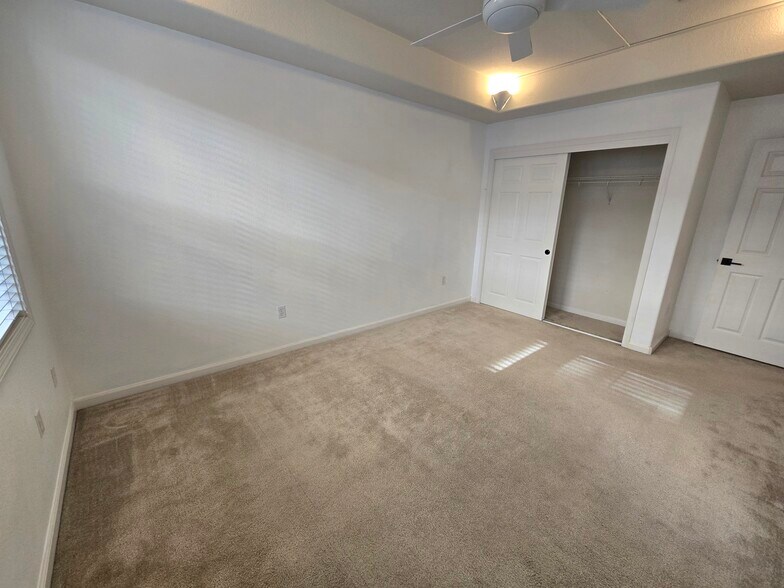 Building Photo - 4353 Fitzwilliam St