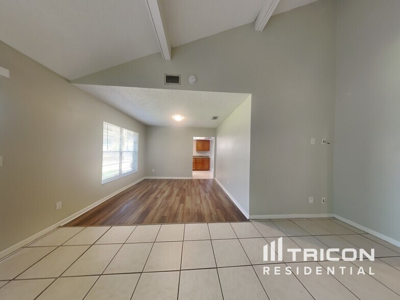 Building Photo - 3206 Shady Glen Cir