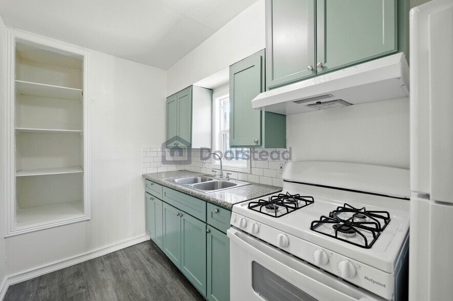 Building Photo - 5874 S Figueroa St