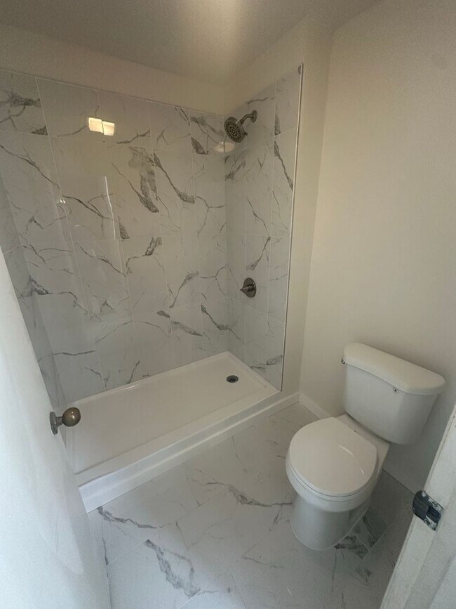 Building Photo - Newly Renovated 3 BD / 2 BA Townhome in Pearl City!