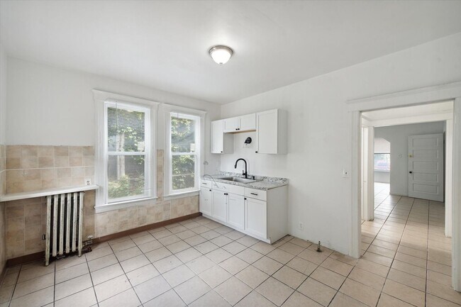 Building Photo - 4 Bedroom 2 Bath $1,500