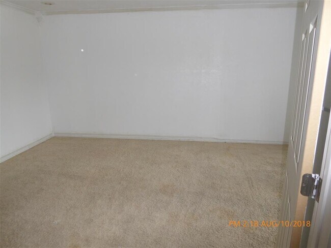 Building Photo - 2408 NW Redwood Ln