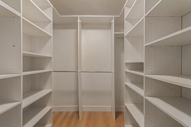 Building Photo - Charming 3-Bedroom Mid-Century Gem in the ...