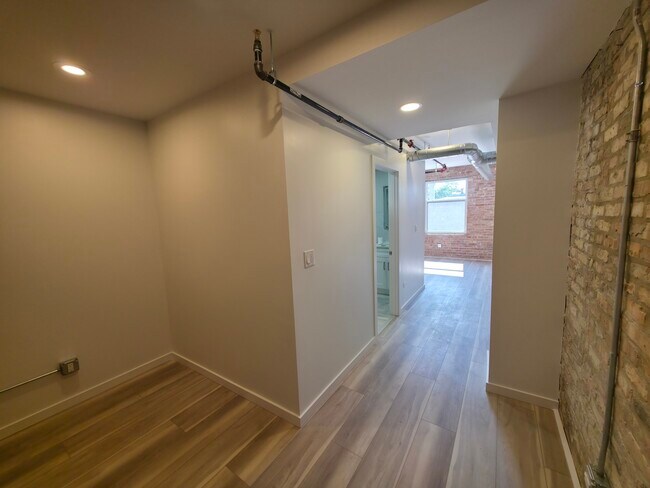 Building Photo - 2202 Lombard Ave