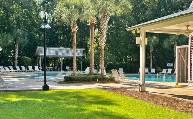 Building Photo - Three Bedroom, Townhome in The Farm!