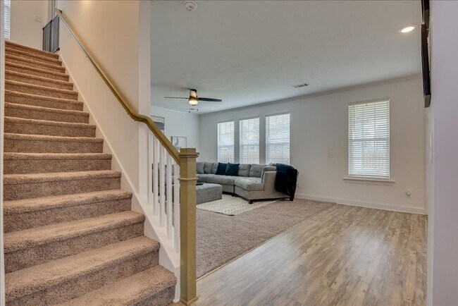Building Photo - Beautiful Home in a Great Neighborhood