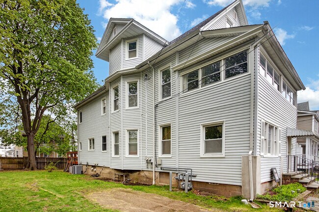 Building Photo - 95 Parrott Ave