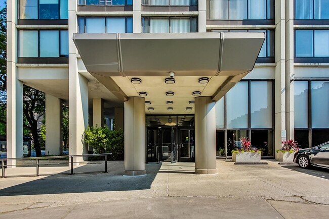 Building Photo - 5455 N Sheridan Rd