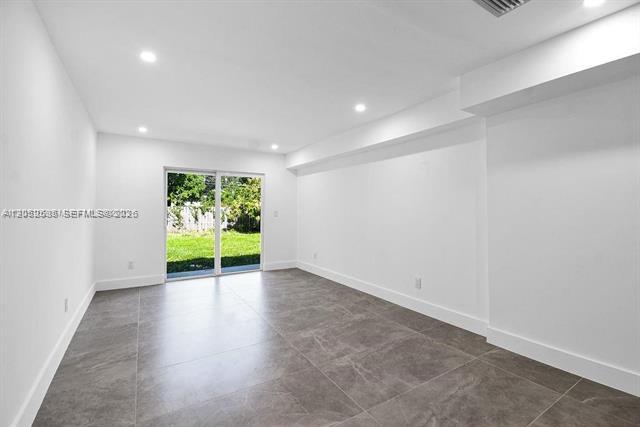 Building Photo - 7902 SW 67th Ave