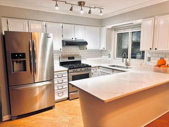 Building Photo - Hidden Gem!  4bed 2bath Single Family Home...