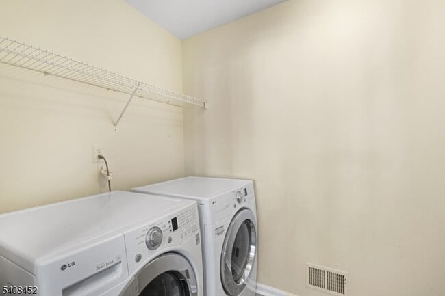 Building Photo - 12 Woodmont Dr