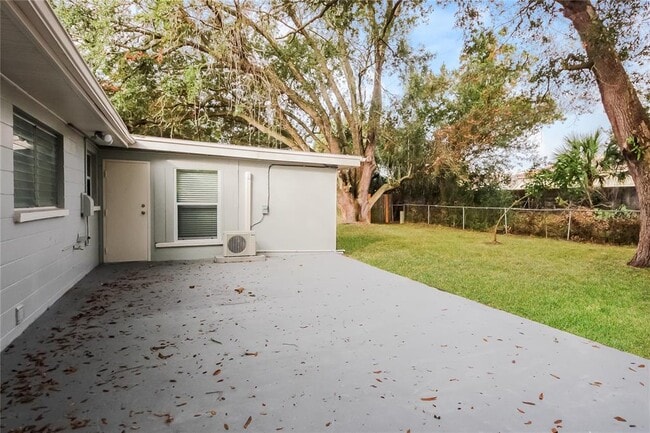 Building Photo - 214 Poinciana Cir