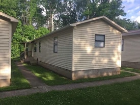 Building Photo - 1011 Crescent Dr