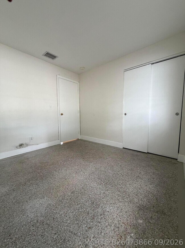Building Photo - 3820 SW 61st Ave