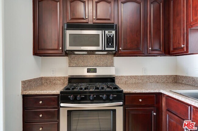 Building Photo - 1731 Corinth Ave