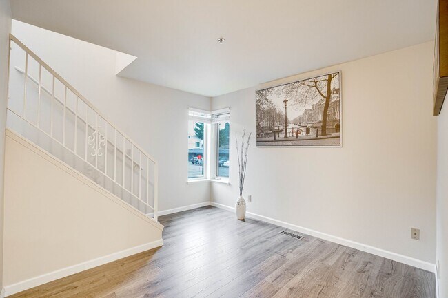 Building Photo - Natural Light Filled 2bd/2bth Loft Condo in Crown Hill, $2,550/mo.