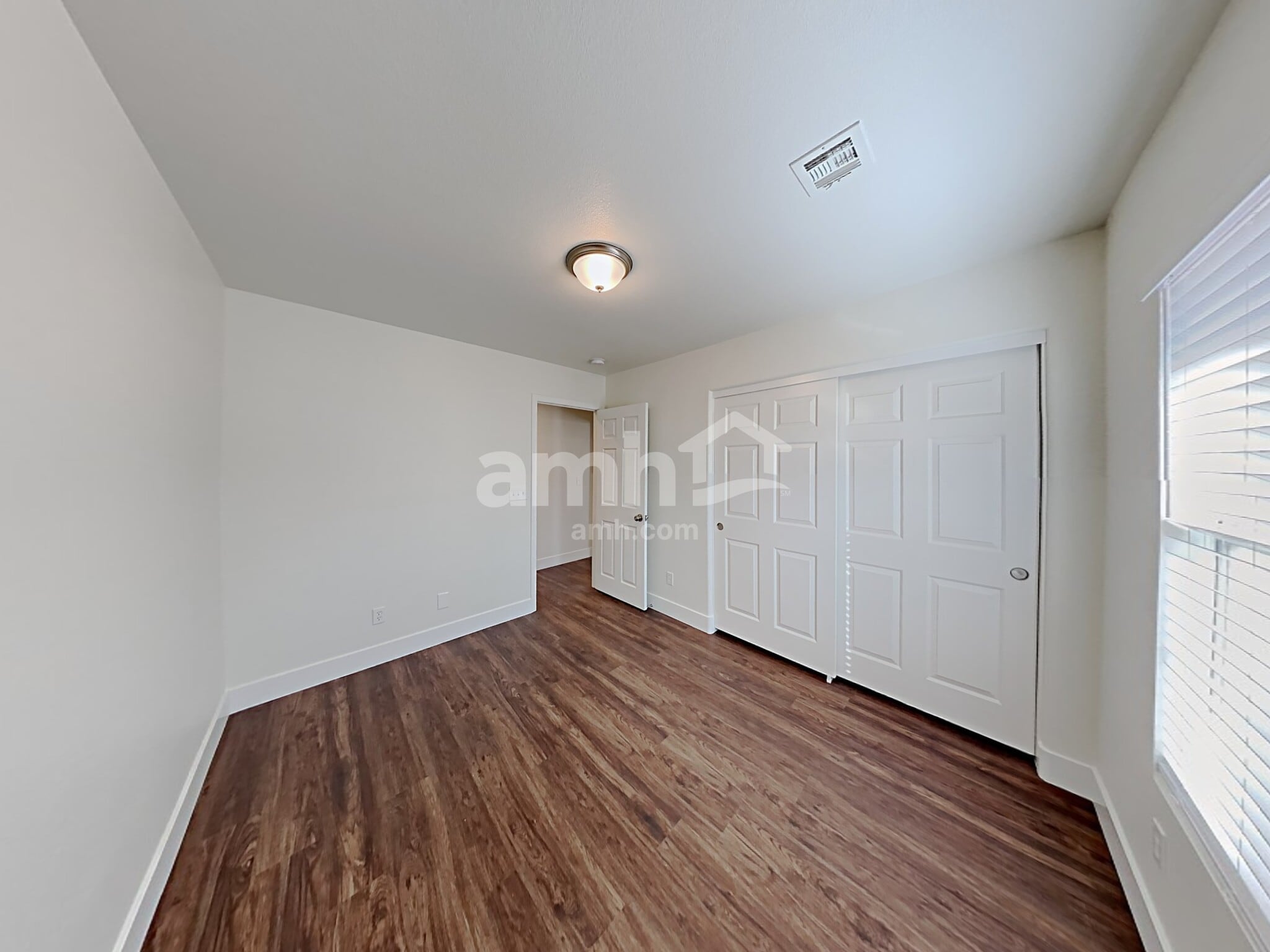 Building Photo - 921 Shades End Ave