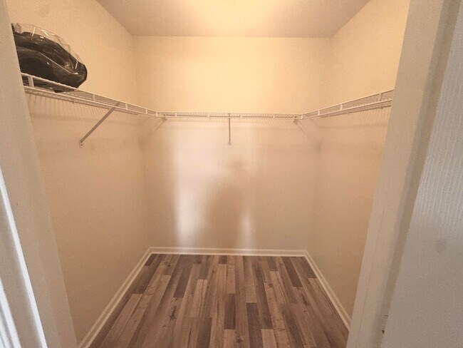 Building Photo - 8171 Bellagio Ln