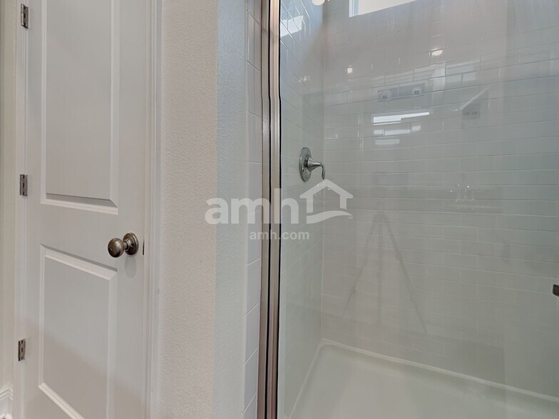 Building Photo - 27592 St Andrews Ave