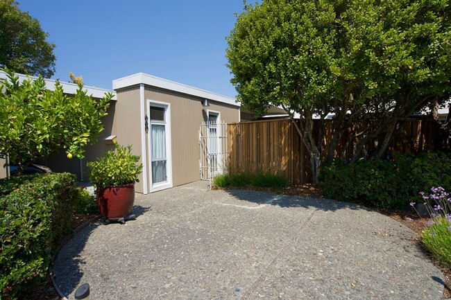 Building Photo - Beautifully Updated Four Bedroom Napa Home