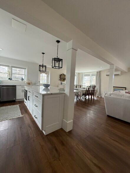 Lovely kitchen dining combo - 5 Crescent Dr