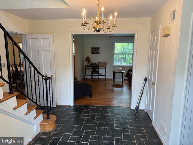 Primary Photo - 1409 Kingston Ave